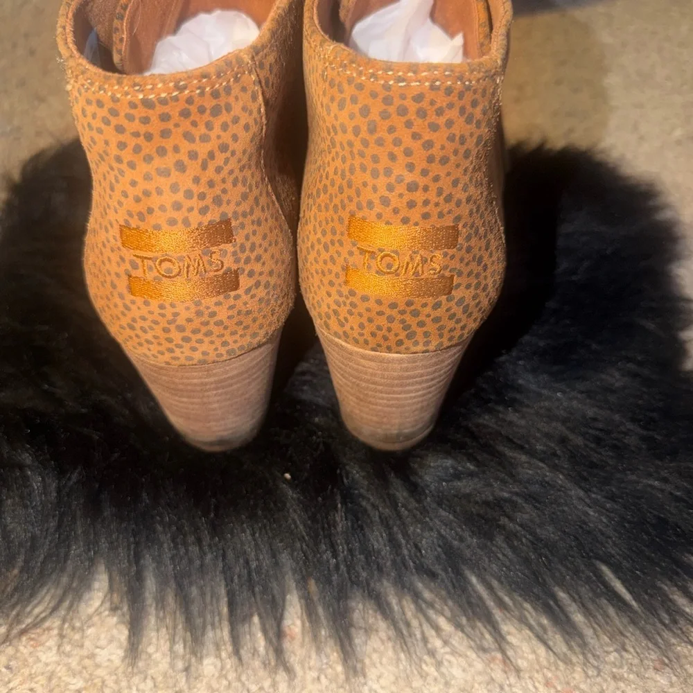 TOMS Women’s Kala Suede Leopard Cheetah  Lace-Up Wedge Ankle Boots